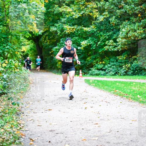 12.10.2025 - Bramfelder Halbmarathon 2025 Dr. Thomas Lammeyer http://msf.ph/oto/9352276 12.10.2025 10:42:59 Laufen 2251 meine-sportfotos.de