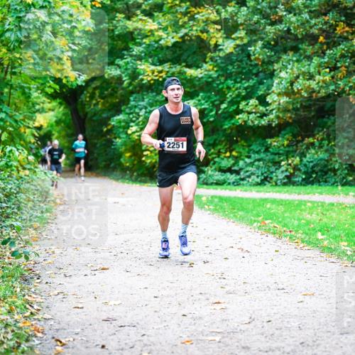 12.10.2025 - Bramfelder Halbmarathon 2025 Dr. Thomas Lammeyer http://msf.ph/oto/9352280 12.10.2025 10:43:00 Laufen 2251 meine-sportfotos.de