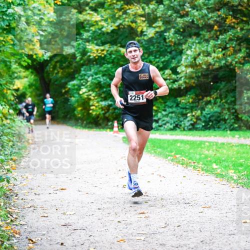12.10.2025 - Bramfelder Halbmarathon 2025 Dr. Thomas Lammeyer http://msf.ph/oto/9352283 12.10.2025 10:43:00 Laufen 896, 2251 meine-sportfotos.de