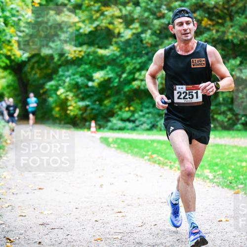 12.10.2025 - Bramfelder Halbmarathon 2025 Dr. Thomas Lammeyer http://msf.ph/oto/9352288 12.10.2025 10:43:01 Laufen 96, 2251 meine-sportfotos.de