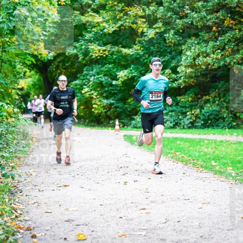 12.10.2025 - Bramfelder Halbmarathon 2025 Dr. Thomas Lammeyer http://msf.ph/oto/9352306 12.10.2025 10:43:07 Laufen 2164 meine-sportfotos.de
