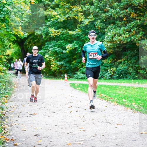 12.10.2025 - Bramfelder Halbmarathon 2025 Dr. Thomas Lammeyer http://msf.ph/oto/9352308 12.10.2025 10:43:07 Laufen 2164 meine-sportfotos.de