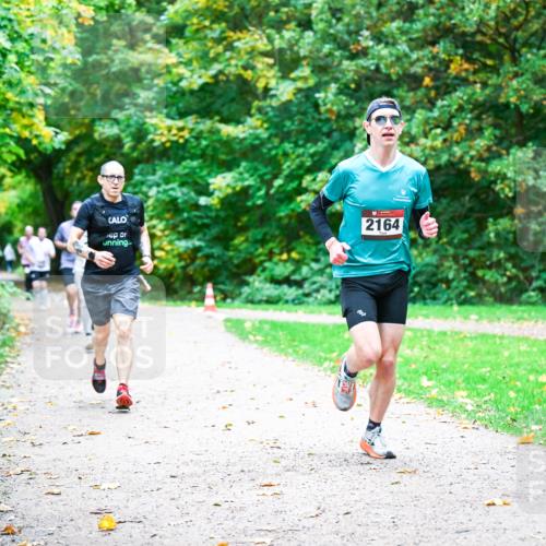 12.10.2025 - Bramfelder Halbmarathon 2025 Dr. Thomas Lammeyer http://msf.ph/oto/9352312 12.10.2025 10:43:08 Laufen 2164 meine-sportfotos.de