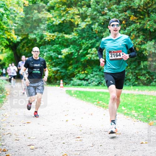 12.10.2025 - Bramfelder Halbmarathon 2025 Dr. Thomas Lammeyer http://msf.ph/oto/9352313 12.10.2025 10:43:08 Laufen 2164 meine-sportfotos.de