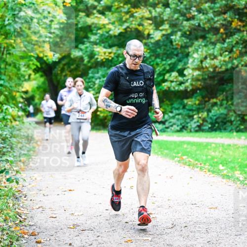 12.10.2025 - Bramfelder Halbmarathon 2025 Dr. Thomas Lammeyer http://msf.ph/oto/9352321 12.10.2025 10:43:09 Laufen 248 meine-sportfotos.de