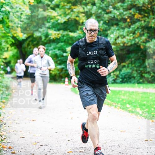 12.10.2025 - Bramfelder Halbmarathon 2025 Dr. Thomas Lammeyer http://msf.ph/oto/9352324 12.10.2025 10:43:10 Laufen 748 meine-sportfotos.de