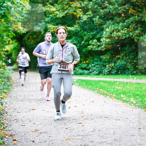 12.10.2025 - Bramfelder Halbmarathon 2025 Dr. Thomas Lammeyer http://msf.ph/oto/9352332 12.10.2025 10:43:11 Laufen 27, 2487 meine-sportfotos.de