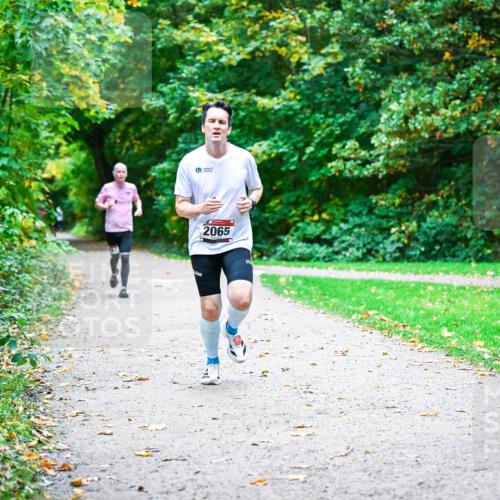 12.10.2025 - Bramfelder Halbmarathon 2025 Dr. Thomas Lammeyer http://msf.ph/oto/9352342 12.10.2025 10:43:14 Laufen 2065 meine-sportfotos.de