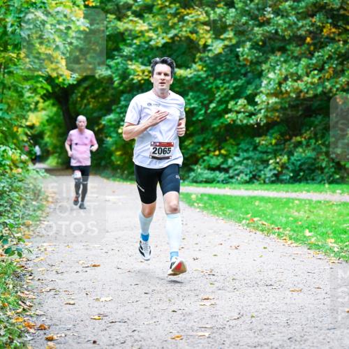 12.10.2025 - Bramfelder Halbmarathon 2025 Dr. Thomas Lammeyer http://msf.ph/oto/9352343 12.10.2025 10:43:14 Laufen 2065 meine-sportfotos.de