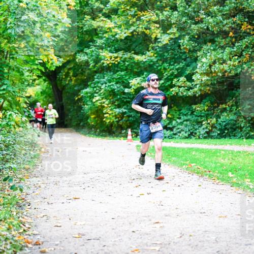 12.10.2025 - Bramfelder Halbmarathon 2025 Dr. Thomas Lammeyer http://msf.ph/oto/9352404 12.10.2025 10:43:34 Laufen 2559 meine-sportfotos.de