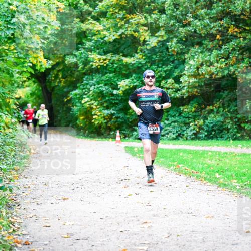 12.10.2025 - Bramfelder Halbmarathon 2025 Dr. Thomas Lammeyer http://msf.ph/oto/9352406 12.10.2025 10:43:34 Laufen 2559 meine-sportfotos.de