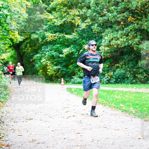 12.10.2025 - Bramfelder Halbmarathon 2025 Dr. Thomas Lammeyer http://msf.ph/oto/9352409 12.10.2025 10:43:34 Laufen 2559 meine-sportfotos.de