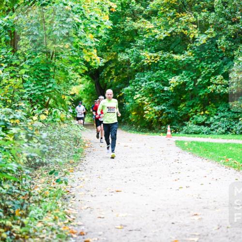 12.10.2025 - Bramfelder Halbmarathon 2025 Dr. Thomas Lammeyer http://msf.ph/oto/9352421 12.10.2025 10:43:38 Laufen 2643 meine-sportfotos.de