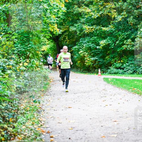 12.10.2025 - Bramfelder Halbmarathon 2025 Dr. Thomas Lammeyer http://msf.ph/oto/9352424 12.10.2025 10:43:39 Laufen 2643 meine-sportfotos.de