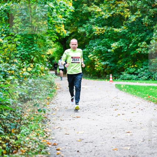 12.10.2025 - Bramfelder Halbmarathon 2025 Dr. Thomas Lammeyer http://msf.ph/oto/9352431 12.10.2025 10:43:40 Laufen 2643 meine-sportfotos.de