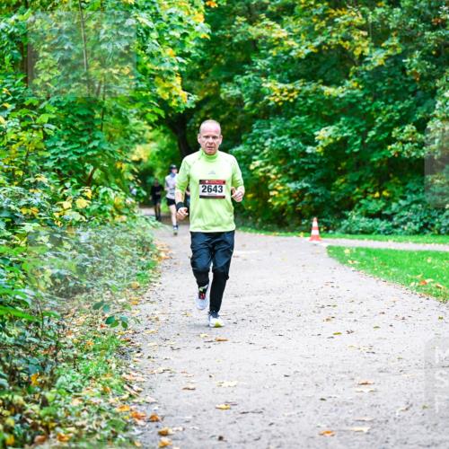 12.10.2025 - Bramfelder Halbmarathon 2025 Dr. Thomas Lammeyer http://msf.ph/oto/9352432 12.10.2025 10:43:40 Laufen 2643 meine-sportfotos.de