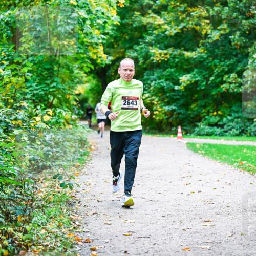 12.10.2025 - Bramfelder Halbmarathon 2025 Dr. Thomas Lammeyer http://msf.ph/oto/9352436 12.10.2025 10:43:41 Laufen 2643 meine-sportfotos.de