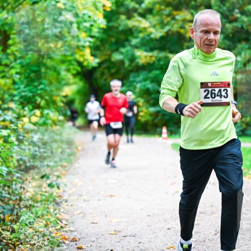 12.10.2025 - Bramfelder Halbmarathon 2025 Dr. Thomas Lammeyer http://msf.ph/oto/9352445 12.10.2025 10:43:42 Laufen 34, 2643 meine-sportfotos.de