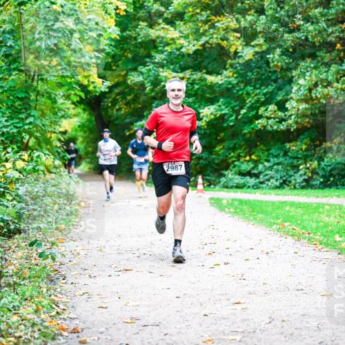 12.10.2025 - Bramfelder Halbmarathon 2025 Dr. Thomas Lammeyer http://msf.ph/oto/9352453 12.10.2025 10:43:43 Laufen 987 meine-sportfotos.de