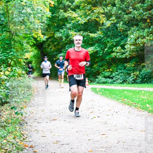 12.10.2025 - Bramfelder Halbmarathon 2025 Dr. Thomas Lammeyer http://msf.ph/oto/9352454 12.10.2025 10:43:43 Laufen 2987 meine-sportfotos.de