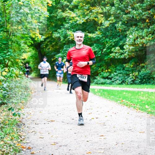 12.10.2025 - Bramfelder Halbmarathon 2025 Dr. Thomas Lammeyer http://msf.ph/oto/9352456 12.10.2025 10:43:44 Laufen 2987 meine-sportfotos.de