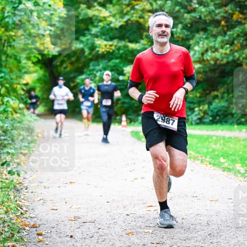 12.10.2025 - Bramfelder Halbmarathon 2025 Dr. Thomas Lammeyer http://msf.ph/oto/9352462 12.10.2025 10:43:44 Laufen 2987 meine-sportfotos.de