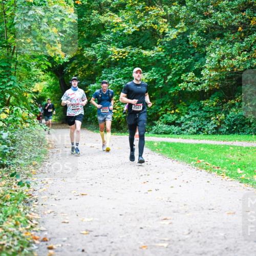 12.10.2025 - Bramfelder Halbmarathon 2025 Dr. Thomas Lammeyer http://msf.ph/oto/9352466 12.10.2025 10:43:46 Laufen 2434, 2832, 2507 meine-sportfotos.de