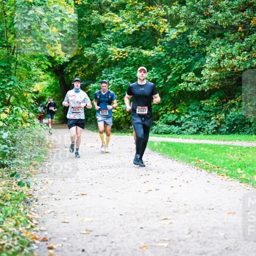 12.10.2025 - Bramfelder Halbmarathon 2025 Dr. Thomas Lammeyer http://msf.ph/oto/9352468 12.10.2025 10:43:46 Laufen 2434, 2832, 2507 meine-sportfotos.de