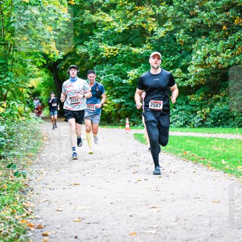 12.10.2025 - Bramfelder Halbmarathon 2025 Dr. Thomas Lammeyer http://msf.ph/oto/9352474 12.10.2025 10:43:47 Laufen 2434, 2832, 2507 meine-sportfotos.de