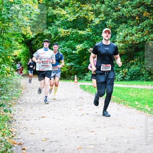 12.10.2025 - Bramfelder Halbmarathon 2025 Dr. Thomas Lammeyer http://msf.ph/oto/9352477 12.10.2025 10:43:47 Laufen 2434, 2832, 2507 meine-sportfotos.de