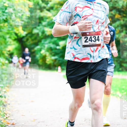 12.10.2025 - Bramfelder Halbmarathon 2025 Dr. Thomas Lammeyer http://msf.ph/oto/9352493 12.10.2025 10:43:50 Laufen 34, 2434 meine-sportfotos.de