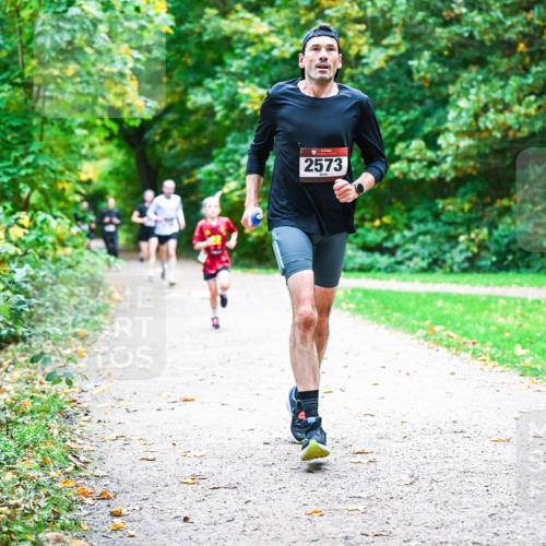 12.10.2025 - Bramfelder Halbmarathon 2025 Dr. Thomas Lammeyer http://msf.ph/oto/9352507 12.10.2025 10:43:55 Laufen 2573 meine-sportfotos.de
