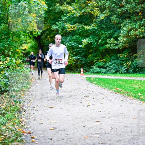 12.10.2025 - Bramfelder Halbmarathon 2025 Dr. Thomas Lammeyer http://msf.ph/oto/9352527 12.10.2025 10:43:59 Laufen 511, 2161 meine-sportfotos.de