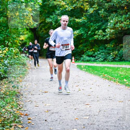 12.10.2025 - Bramfelder Halbmarathon 2025 Dr. Thomas Lammeyer http://msf.ph/oto/9352533 12.10.2025 10:44:00 Laufen 2113, 2161 meine-sportfotos.de