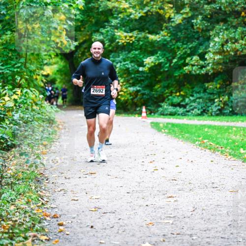 12.10.2025 - Bramfelder Halbmarathon 2025 Dr. Thomas Lammeyer http://msf.ph/oto/9352564 12.10.2025 10:44:07 Laufen 2692 meine-sportfotos.de