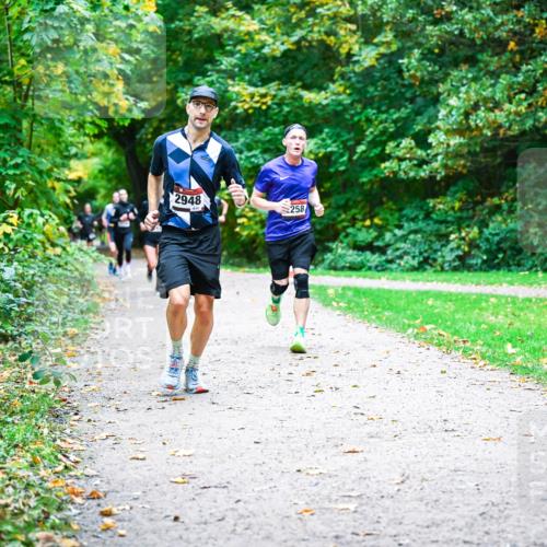 12.10.2025 - Bramfelder Halbmarathon 2025 Dr. Thomas Lammeyer http://msf.ph/oto/9352620 12.10.2025 10:44:18 Laufen 2948, 258 meine-sportfotos.de
