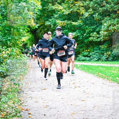 12.10.2025 - Bramfelder Halbmarathon 2025 Dr. Thomas Lammeyer http://msf.ph/oto/9352642 12.10.2025 10:44:21 Laufen 2438, 2897, 2184 meine-sportfotos.de