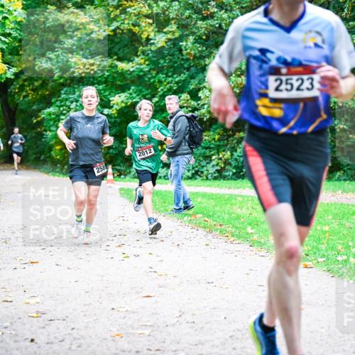 12.10.2025 - Bramfelder Halbmarathon 2025 Dr. Thomas Lammeyer http://msf.ph/oto/9352669 12.10.2025 10:44:27 Laufen 258, 2012, 2523 meine-sportfotos.de