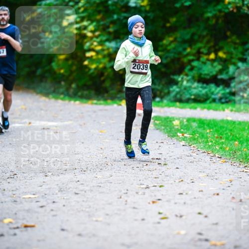 12.10.2025 - Bramfelder Halbmarathon 2025 Dr. Thomas Lammeyer http://msf.ph/oto/9352724 12.10.2025 10:44:38 Laufen 2957, 2039 meine-sportfotos.de