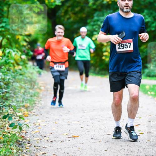 12.10.2025 - Bramfelder Halbmarathon 2025 Dr. Thomas Lammeyer http://msf.ph/oto/9352748 12.10.2025 10:44:42 Laufen 7701, 2957 meine-sportfotos.de