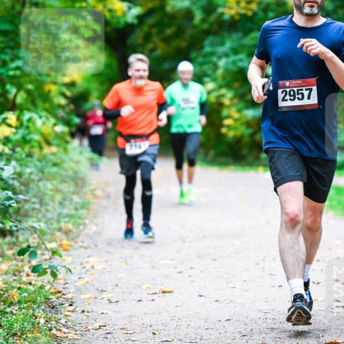 12.10.2025 - Bramfelder Halbmarathon 2025 Dr. Thomas Lammeyer http://msf.ph/oto/9352751 12.10.2025 10:44:42 Laufen 2957 meine-sportfotos.de