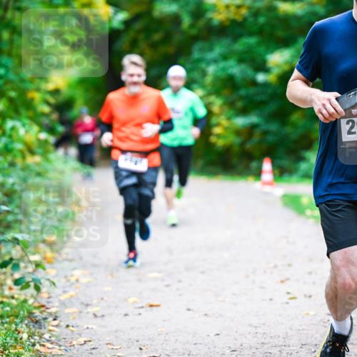 12.10.2025 - Bramfelder Halbmarathon 2025 Dr. Thomas Lammeyer http://msf.ph/oto/9352754 12.10.2025 10:44:43 Laufen 2957 meine-sportfotos.de
