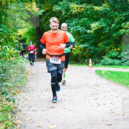 12.10.2025 - Bramfelder Halbmarathon 2025 Dr. Thomas Lammeyer http://msf.ph/oto/9352756 12.10.2025 10:44:44 Laufen 2781 meine-sportfotos.de