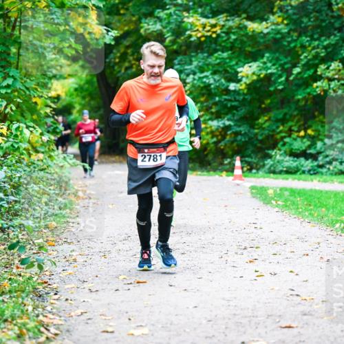 12.10.2025 - Bramfelder Halbmarathon 2025 Dr. Thomas Lammeyer http://msf.ph/oto/9352757 12.10.2025 10:44:44 Laufen 2781 meine-sportfotos.de