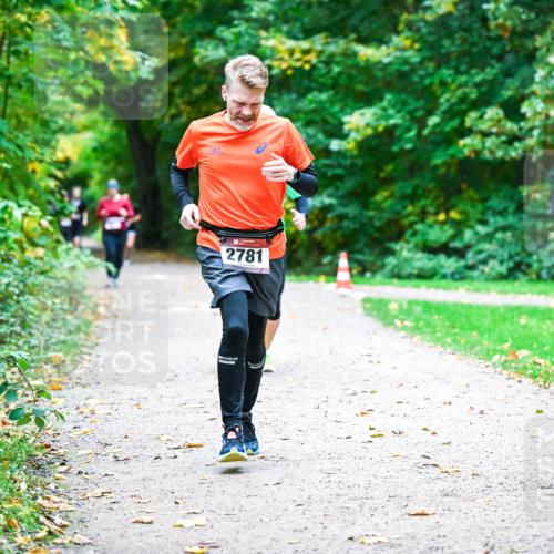 12.10.2025 - Bramfelder Halbmarathon 2025 Dr. Thomas Lammeyer http://msf.ph/oto/9352760 12.10.2025 10:44:44 Laufen 2781 meine-sportfotos.de