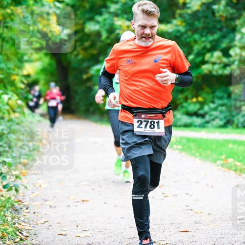 12.10.2025 - Bramfelder Halbmarathon 2025 Dr. Thomas Lammeyer http://msf.ph/oto/9352766 12.10.2025 10:44:45 Laufen 34, 2781 meine-sportfotos.de