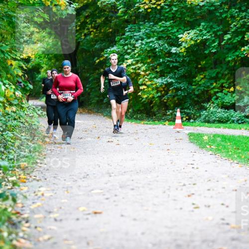 12.10.2025 - Bramfelder Halbmarathon 2025 Dr. Thomas Lammeyer http://msf.ph/oto/9352771 12.10.2025 10:44:50 Laufen 2092, 27, 2807 meine-sportfotos.de
