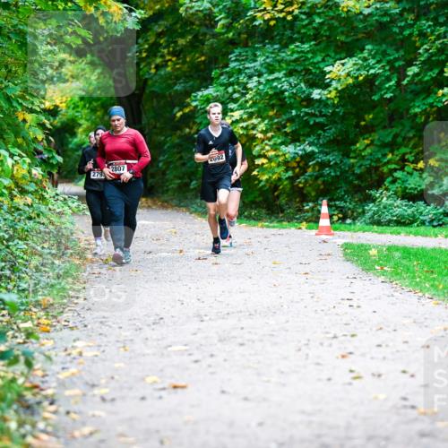 12.10.2025 - Bramfelder Halbmarathon 2025 Dr. Thomas Lammeyer http://msf.ph/oto/9352773 12.10.2025 10:44:50 Laufen 279, 2807, 2092 meine-sportfotos.de