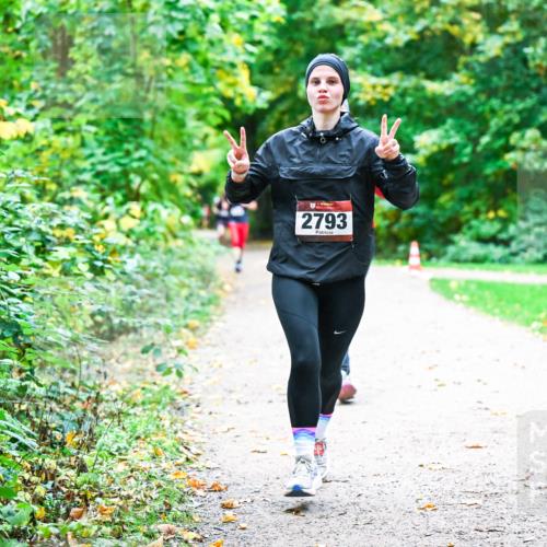 12.10.2025 - Bramfelder Halbmarathon 2025 Dr. Thomas Lammeyer http://msf.ph/oto/9352812 12.10.2025 10:44:56 Laufen 2793 meine-sportfotos.de