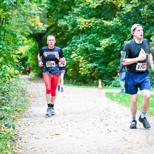 12.10.2025 - Bramfelder Halbmarathon 2025 Dr. Thomas Lammeyer http://msf.ph/oto/9352840 12.10.2025 10:45:02 Laufen 2426, 2704 meine-sportfotos.de